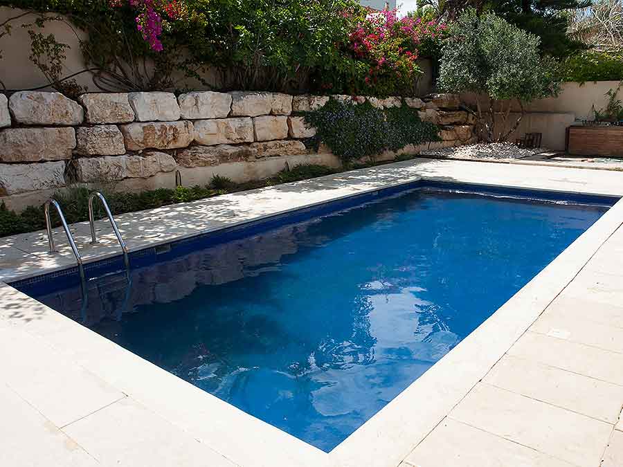 outdoor-pool-blue-salop-pool-services